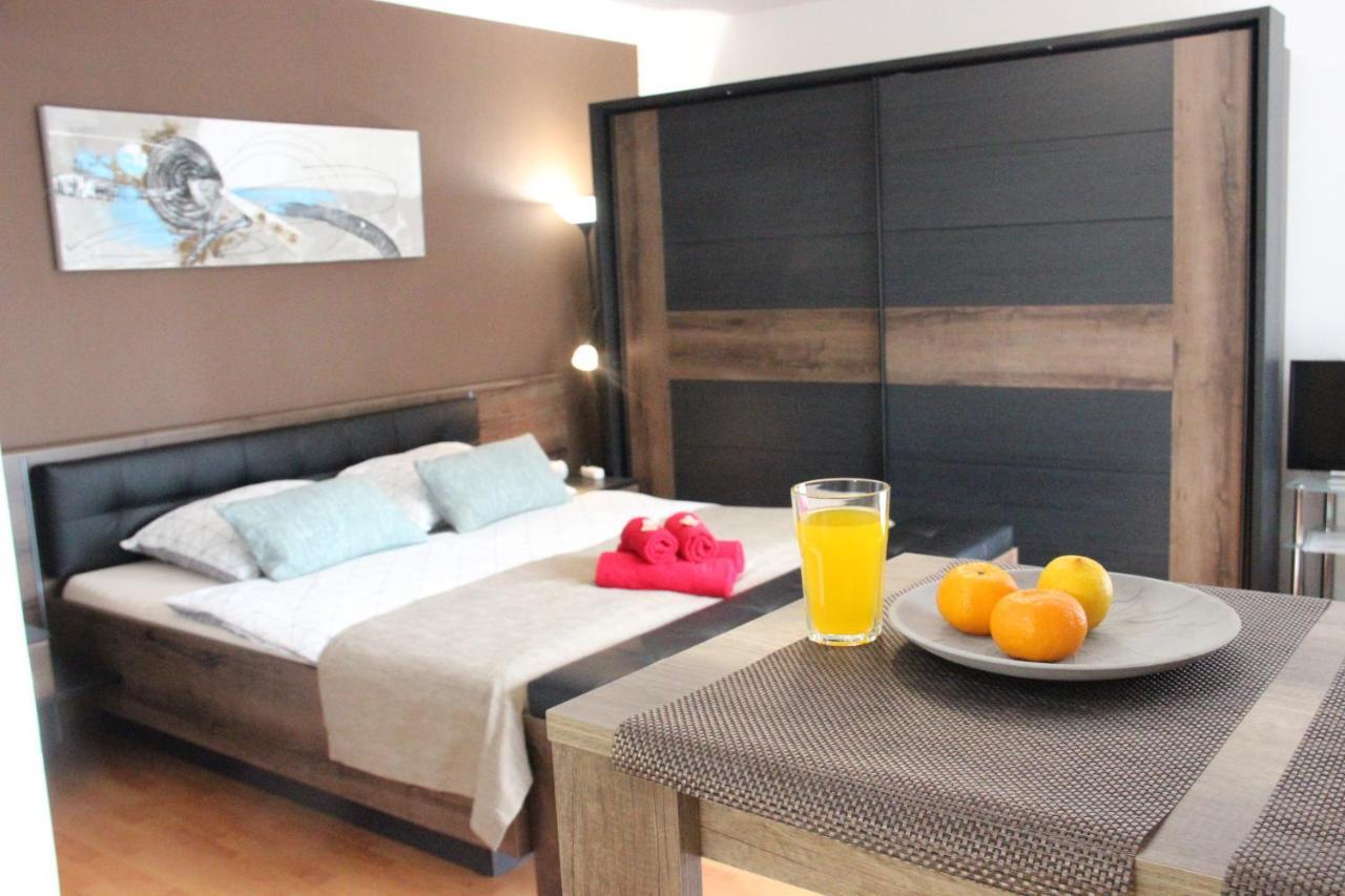 Luxury Studio In The Heart Of Beroun מראה חיצוני תמונה